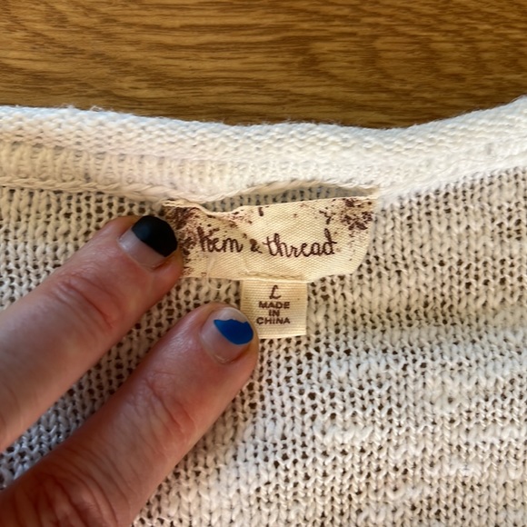 Loose fitted sweater, worn only a few times, like new condition. Sz L - Picture 3 of 3